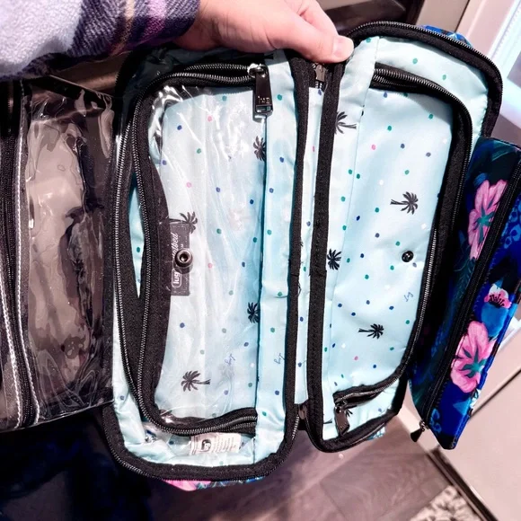 Lug Flatbed Slim Cosmetic Case in Resort Black - Picture 3 of 5